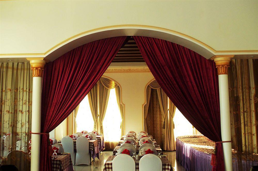 Al Maha Int Hotel Oman Маскат Ресторант снимка