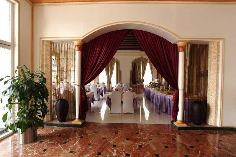 Al Maha Int Hotel Oman Маскат Ресторант снимка